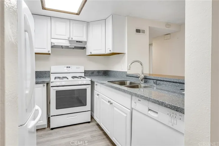 7800 Topanga Canyon Boulevard 222, Canoga Park, California 91304