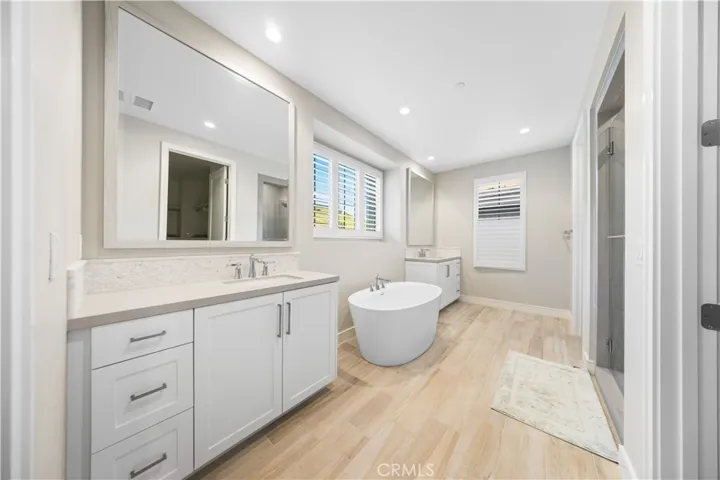 2nd floor main bathroom