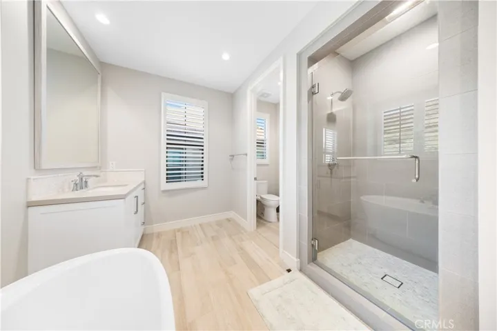 2nd floor main bathroom