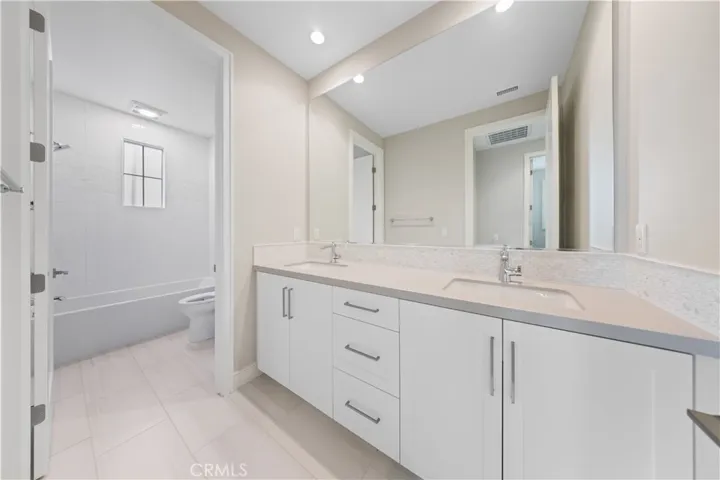 2nd floor bathroom