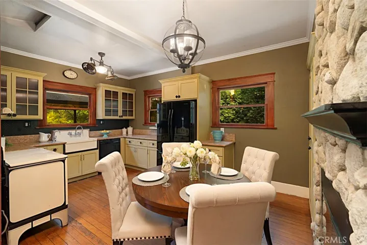 515 E Foothill Boulevard E, Monrovia, California 91006