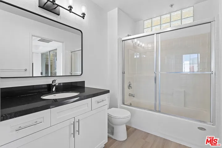 2033 Beloit Avenue 302, Los Angeles, California 90025