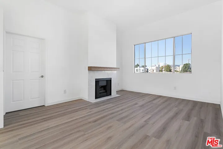 2033 Beloit Avenue 302, Los Angeles, California 90025