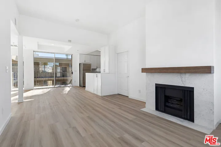 2033 Beloit Avenue 302, Los Angeles, California 90025
