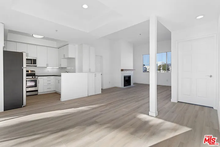 2033 Beloit Avenue 302, Los Angeles, California 90025