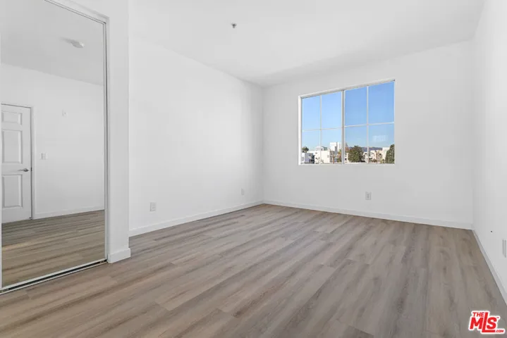 2033 Beloit Avenue 302, Los Angeles, California 90025