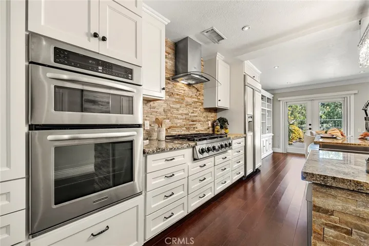 High End Kitchen Amenities.