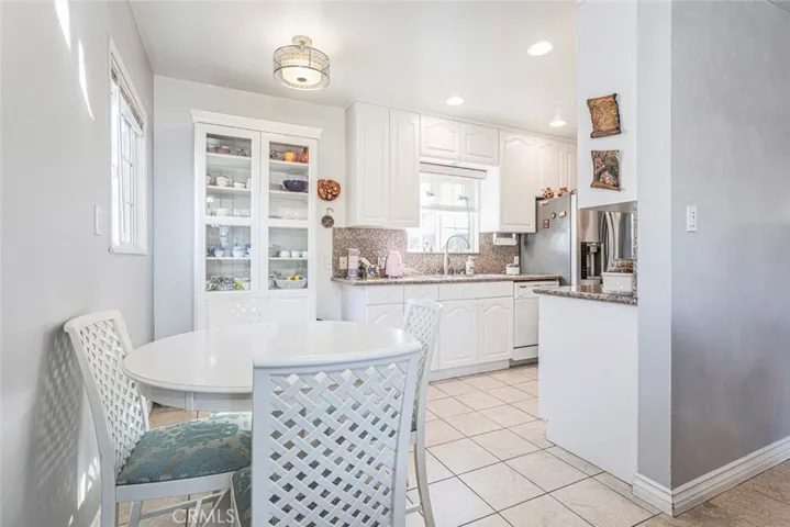 Breakfast nook unit # 812