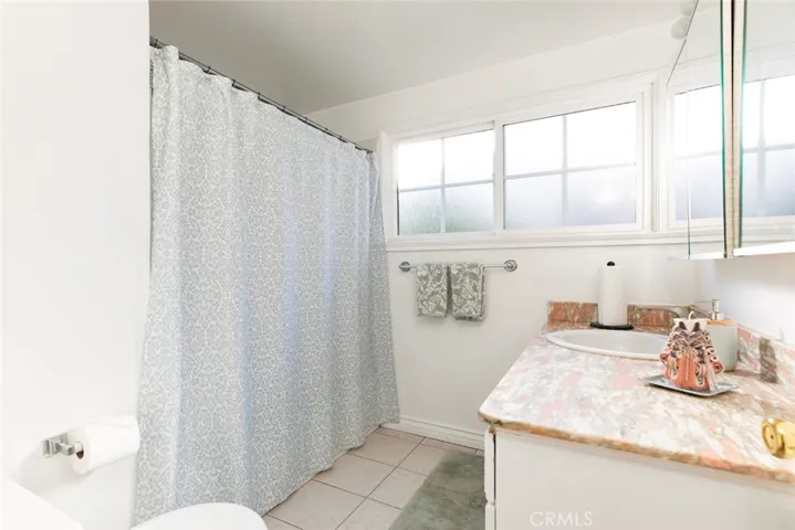 Bathroom 1 unit # 812