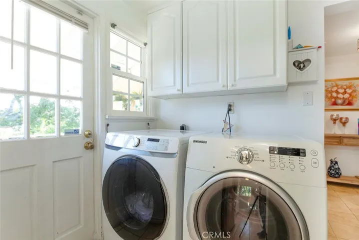 Laundry area unit # 812