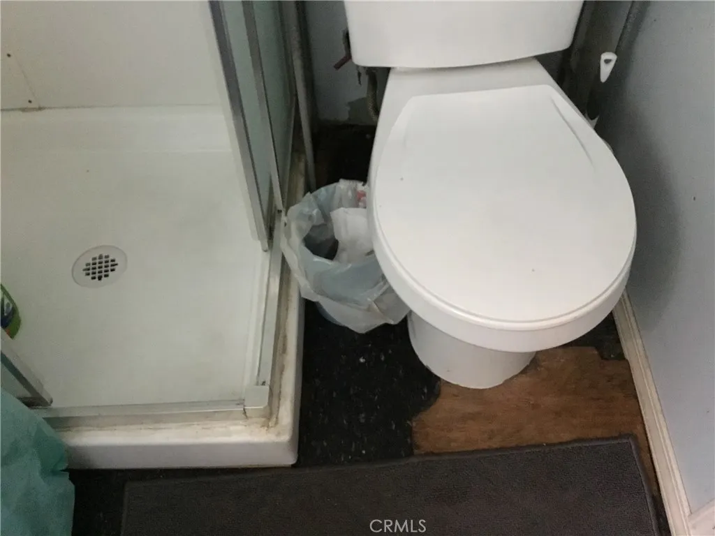 860 W 54th Street, Los Angeles, California 90037 home-pic-32