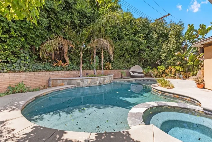 734 Nottingham Drive, Redlands, California 92373