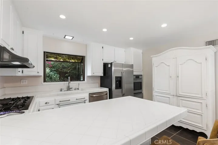 734 Nottingham Drive, Redlands, California 92373