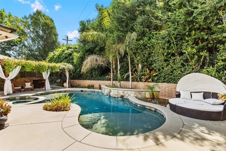 734 Nottingham Drive, Redlands, California 92373
