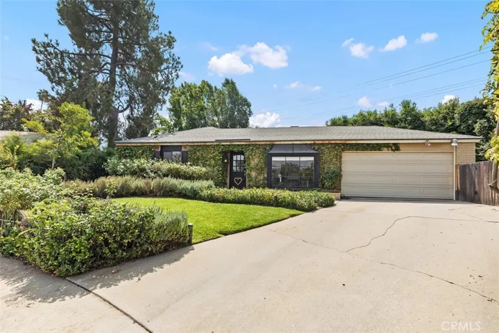 734 Nottingham Drive, Redlands, California 92373