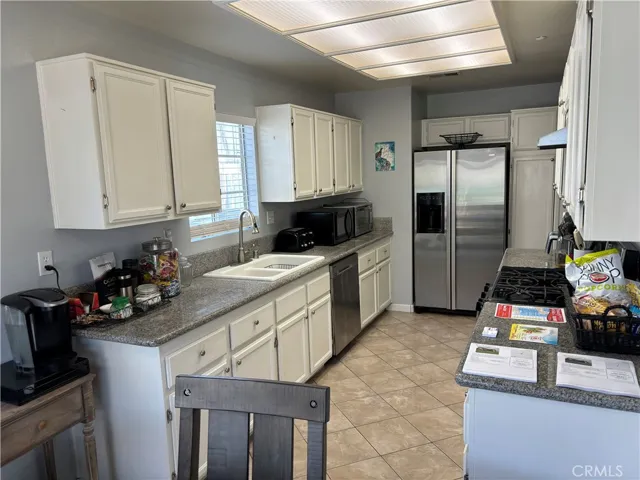 7370 Boxwood Avenue, Fontana, California 92336