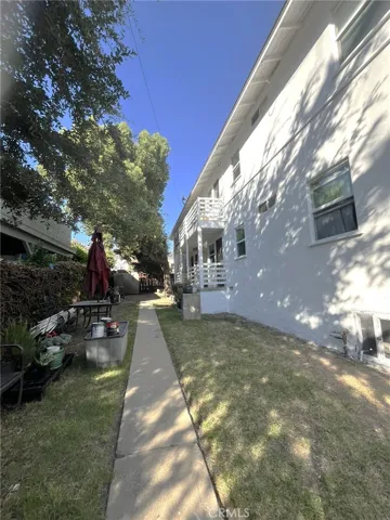 1808 W Glenoaks Boulevard, Glendale, California 91201