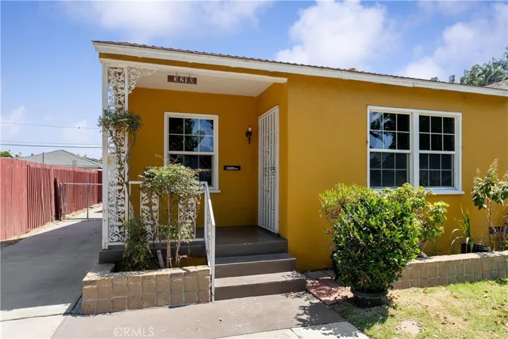3210 Caspian Avenue, Long Beach, California 90810