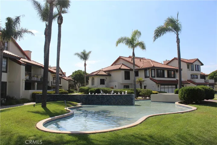 2105 Martinique Lane, Oxnard, California 93035