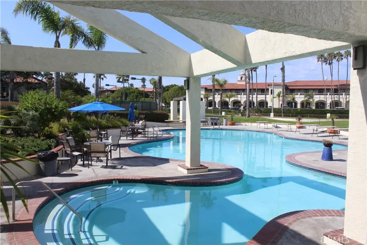 2105 Martinique Lane, Oxnard, California 93035