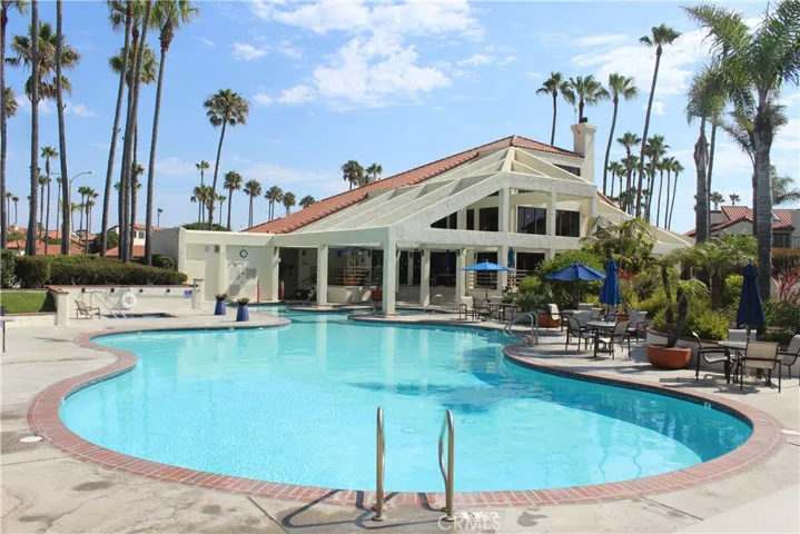 2105 Martinique Lane, Oxnard, California 93035
