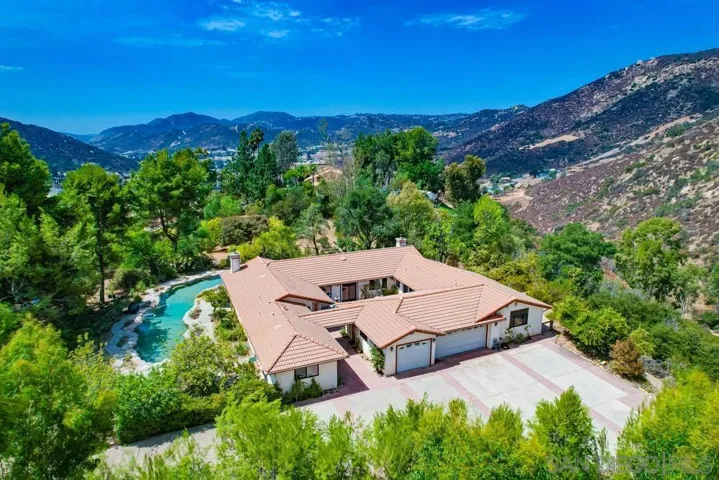 6748 Dehesa Rd, El Cajon, California 92019