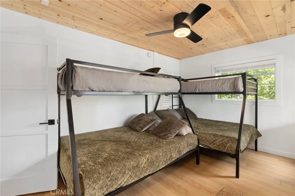 615 Chipmunk Lane, Big Bear Lake, California 92315 home-pic-19