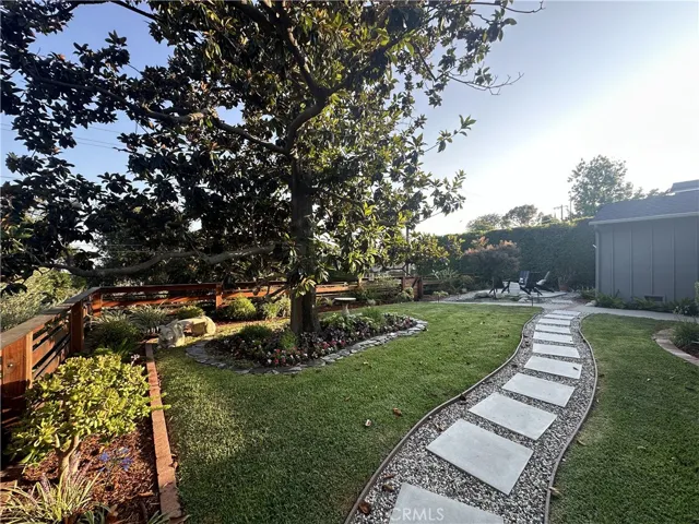 front yard w/ pathway
