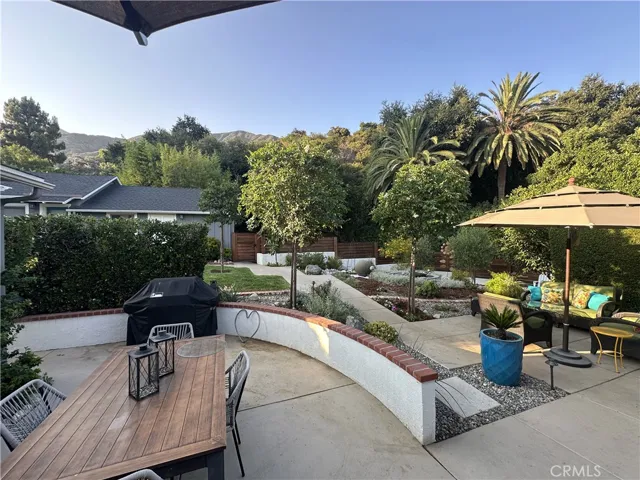 great backyard for entertaining