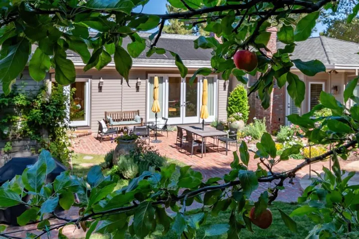 20544 Lomita Avenue, Saratoga, California 95070