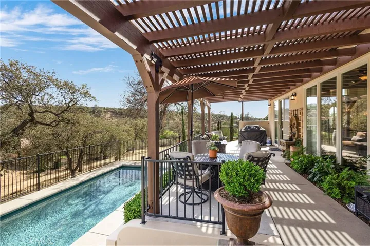 805 Whispering Winds Lane, Chico, California 95928