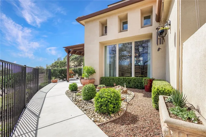 805 Whispering Winds Lane, Chico, California 95928