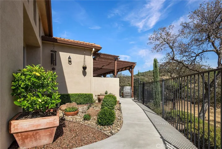 805 Whispering Winds Lane, Chico, California 95928