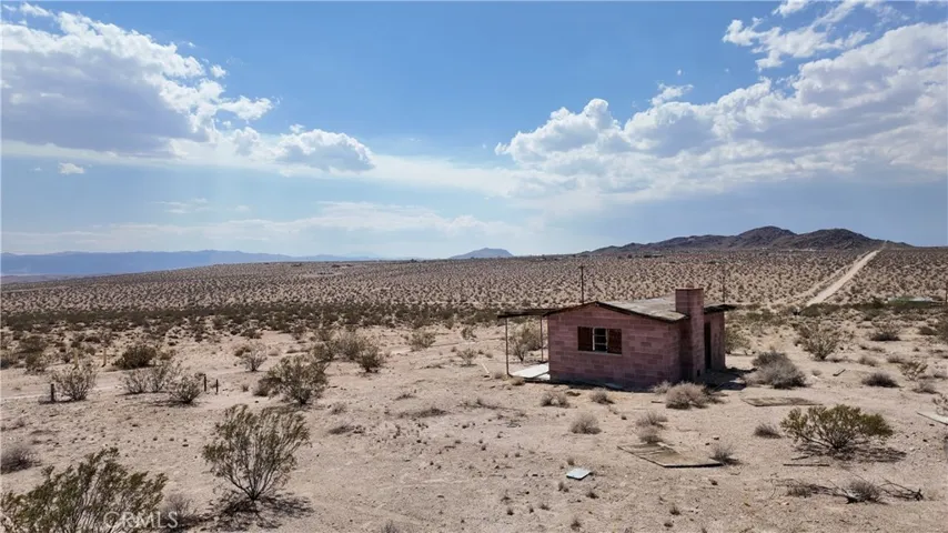 64494 Pole Line Road, Joshua Tree, California 92252