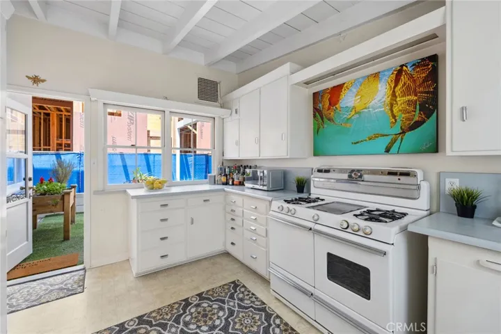 204 Grand Canal, Newport Beach, California 92662