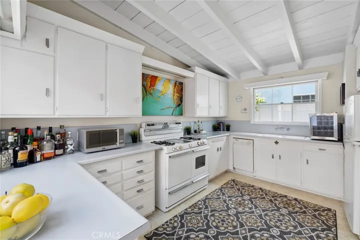 204 Grand Canal, Newport Beach, California 92662