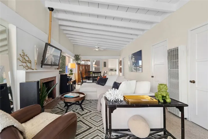 204 Grand Canal, Newport Beach, California 92662