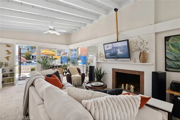 204 Grand Canal, Newport Beach, California 92662