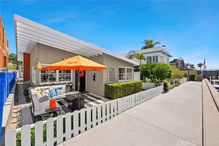 204 Grand Canal, Newport Beach, California 92662