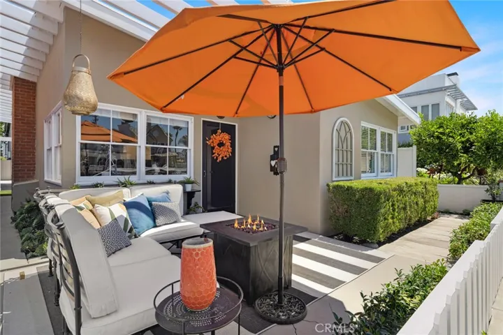 204 Grand Canal, Newport Beach, California 92662