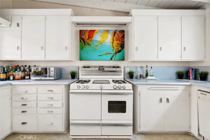 204 Grand Canal, Newport Beach, California 92662
