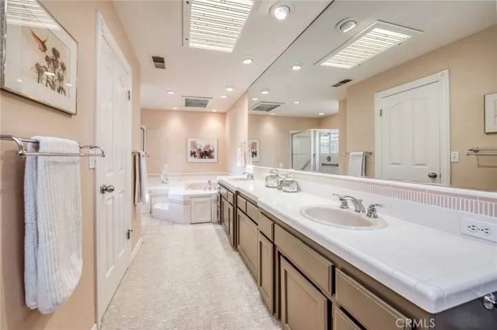 2727 W Bluff Avenue, Fresno, California 93711
