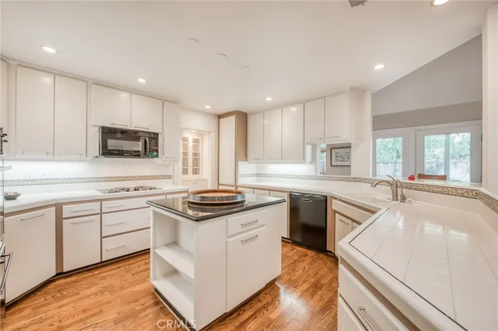 2727 W Bluff Avenue, Fresno, California 93711
