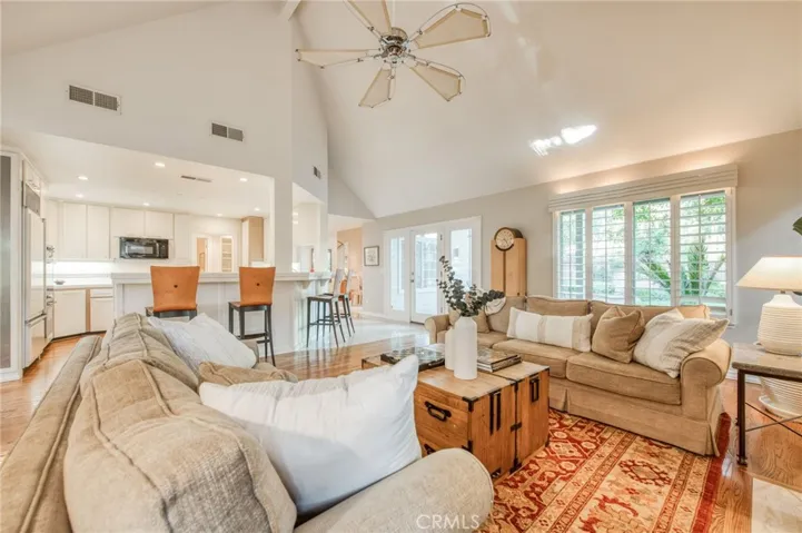 2727 W Bluff Avenue, Fresno, California 93711