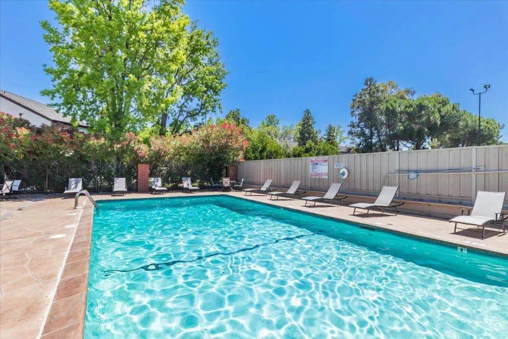 1662 Las Piedras Court, Los Gatos, California 95032 home-pic-8
