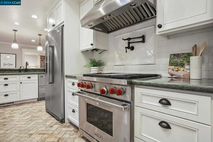 1077 Walnut Ave, Walnut Creek, California 94598