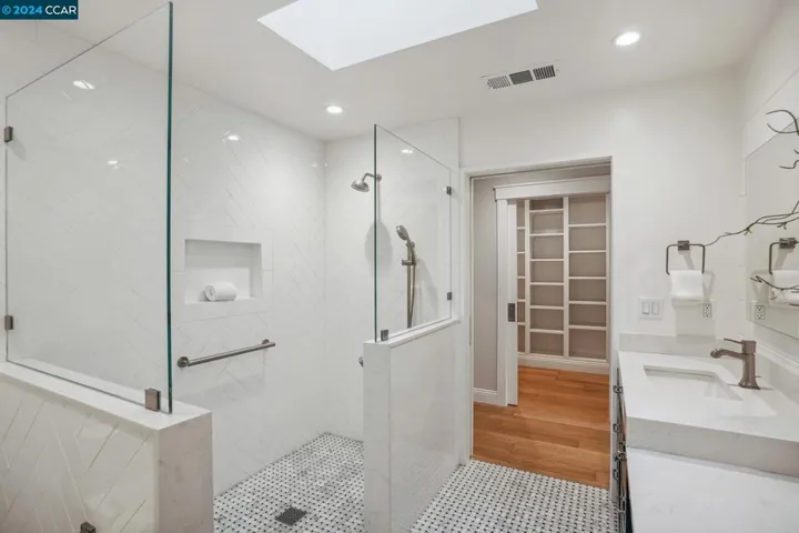 1077 Walnut Ave, Walnut Creek, California 94598