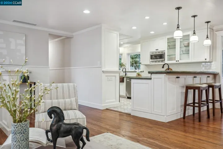 1077 Walnut Ave, Walnut Creek, California 94598