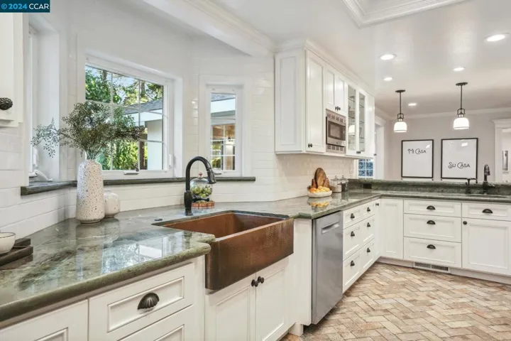 1077 Walnut Ave, Walnut Creek, California 94598