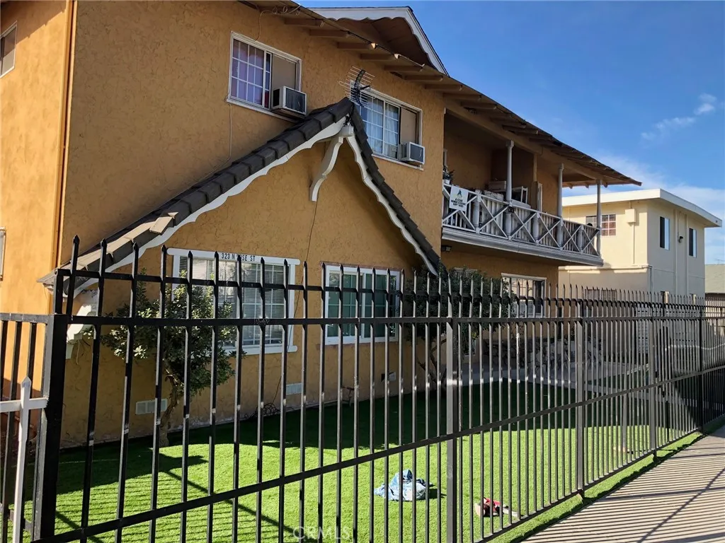 323 N Rose Street 6, Anaheim, California 92805, ,Residential Income,For Sale,Rose,PW24188031
